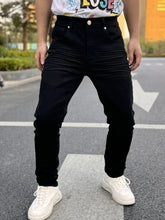 Load image into Gallery viewer, New Men's Denim Pants for 2025 Casual and Versatile Straight Fit with Waist Tuck Available in Multiple Fashionable Colors