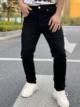 Load image into Gallery viewer, New Men's Denim Pants for 2025 Casual and Versatile Straight Fit with Waist Tuck Available in Multiple Fashionable Colors